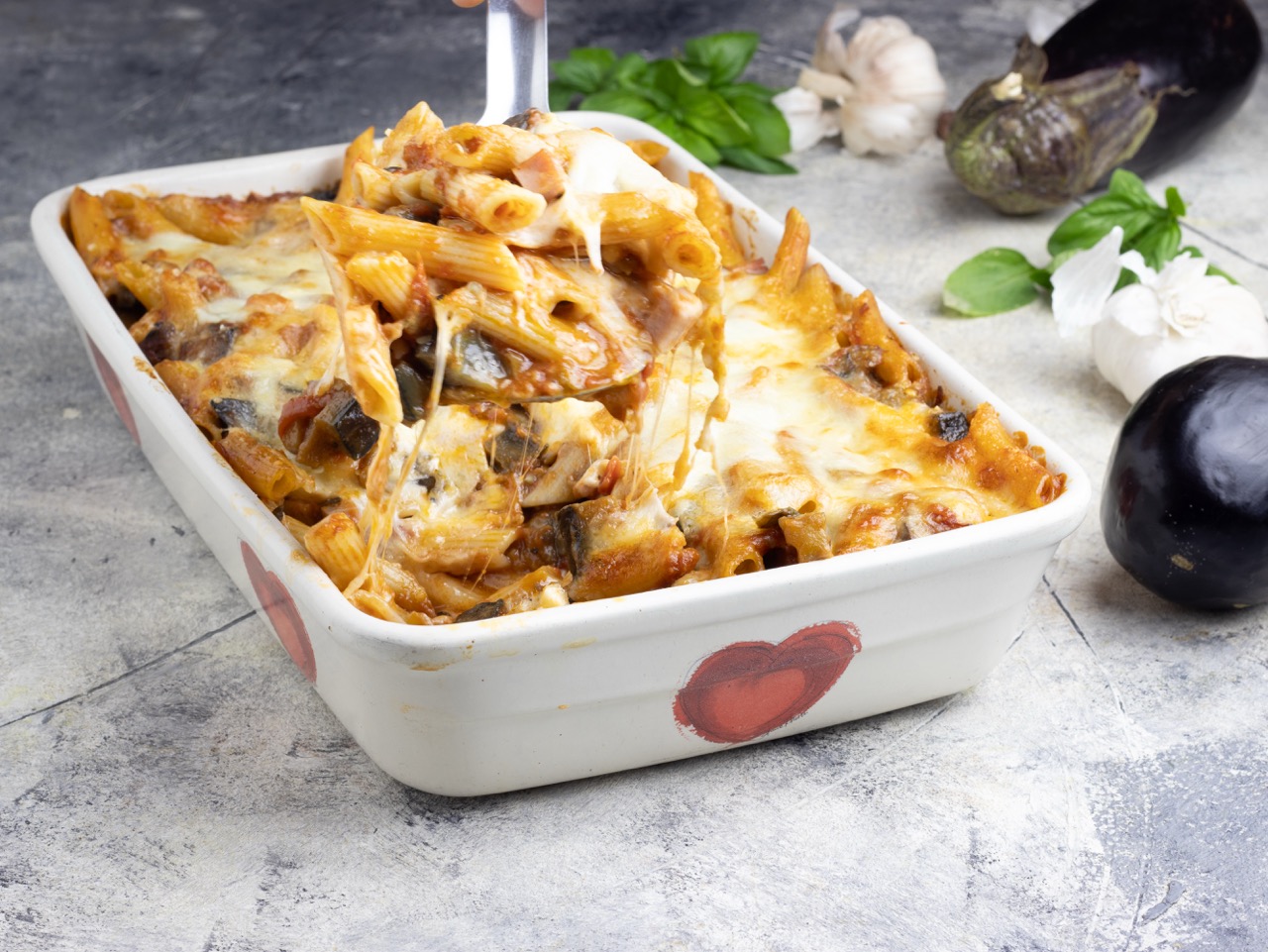 Pasta al forno: la ricetta classica con ragù e besciamella | Cookaround