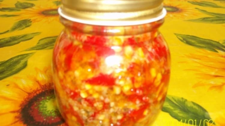 Peperoncini piccanti con acciughe e tonno