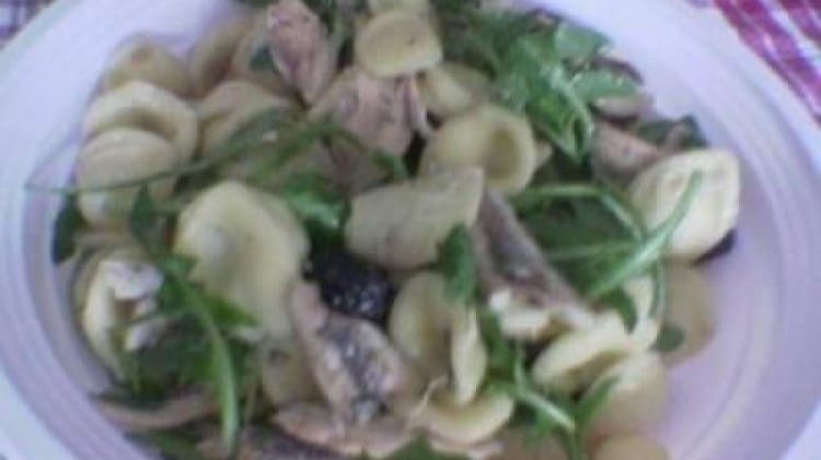 Orecchiette con alici e olive nere