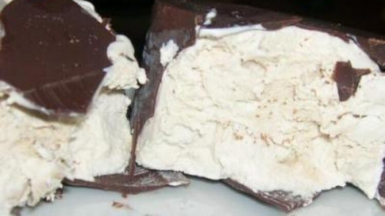 Semifreddo al caffé in guscio di cioccolato