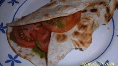 Piadina pesto e pomodori