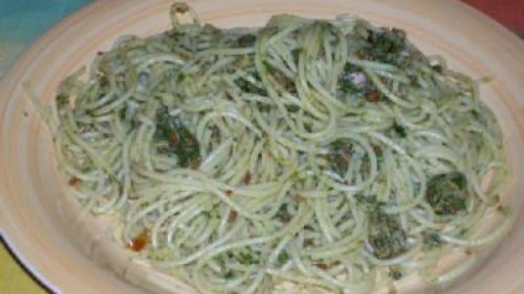 Spaghetti tonno, pesto e capuliato