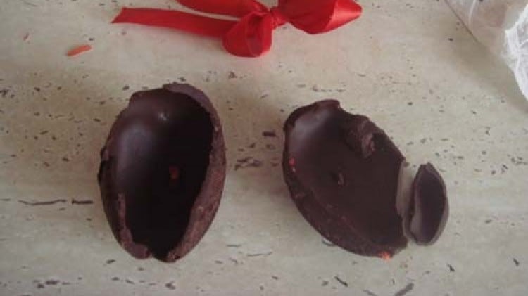 Uova di cioccolato senza stampo