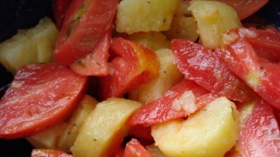 Insalata di patate e pomodori