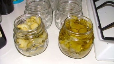 Zucchine agro-piccanti sott'olio