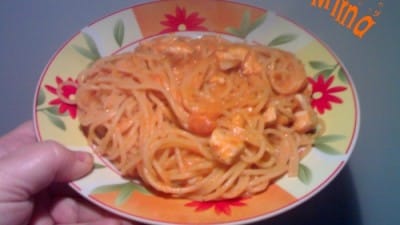 Spaghetti con pollo e crema di peperoni
