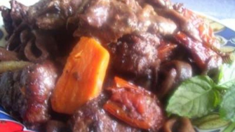 Tagliatelle al cacao con lepre mediterranea e riduzione al Malvasia