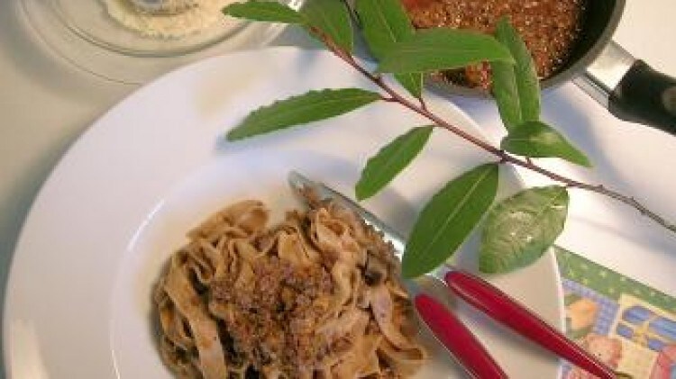 Tagliatelle fatte in casa col ragù d'agnello