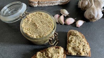 Paté di olive verdi alle mandorle