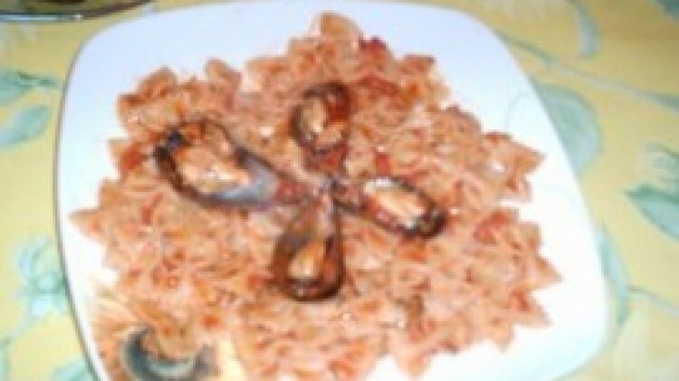 Farfalle con sugo di cozze
