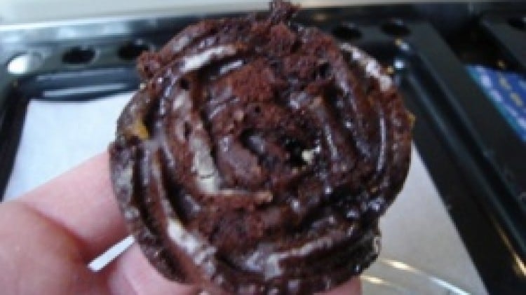 Muffin al cacao con cioccolato bianco