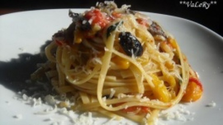 Bavette ai peperoni con olive nere tostate e pecorino fresco