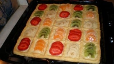 Crostata scacchiera con crema pasticcera e frutta