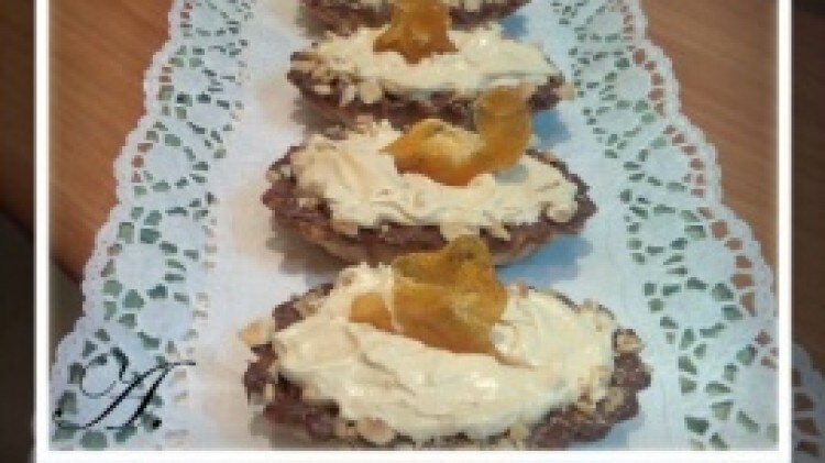 Barchette agli amaretti con crema al caramello