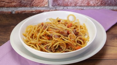 Spaghetti peperoni e pancetta