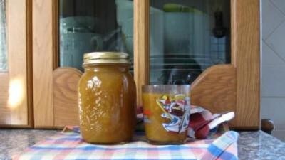 Marmellata di pesche e mandorle