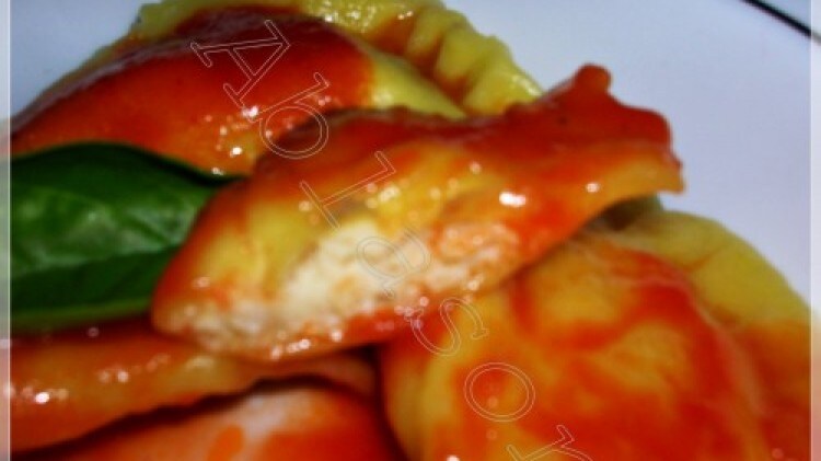 Panzerotti allo zafferano ripieni di persico
