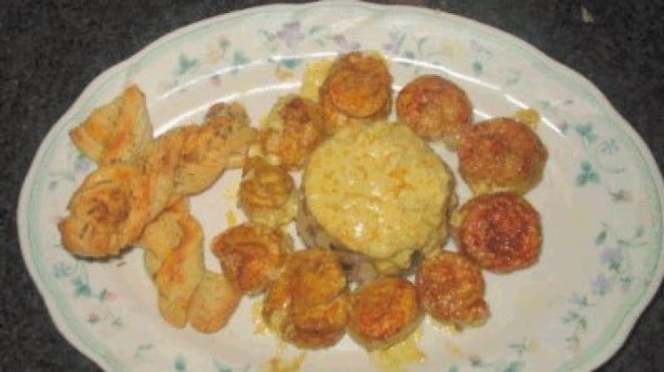 Bocconcini di pollo al curry con riso e funghi