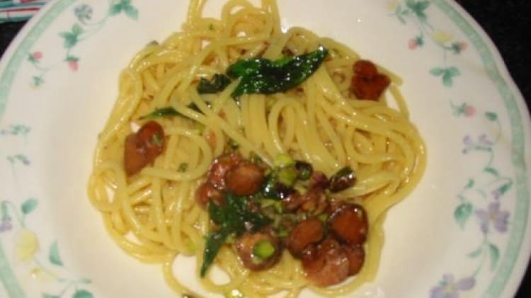 Spaghetti alla bottarga e pistacchio
