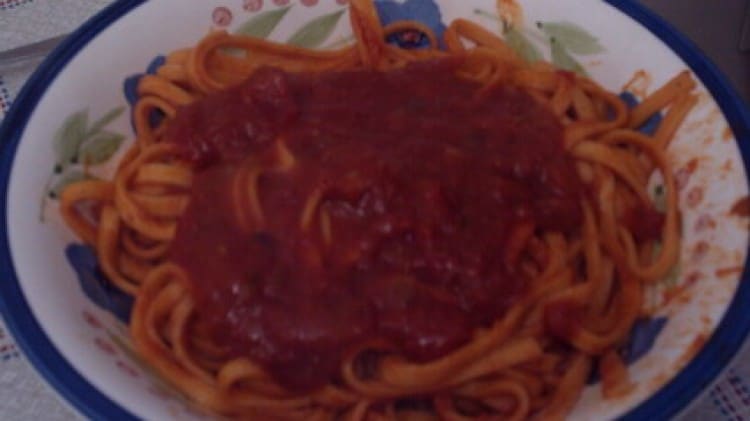Trenette al peperoncino con sugo di carne e salsiccia piccante