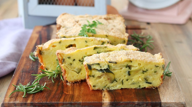 Sformato di zucchine e patate, una ricetta golosissima!  --- (Fonte immagine: https://cdn.cook.stbm.it/thumbnails/ricette/8/8917/hd750x421.jpg)