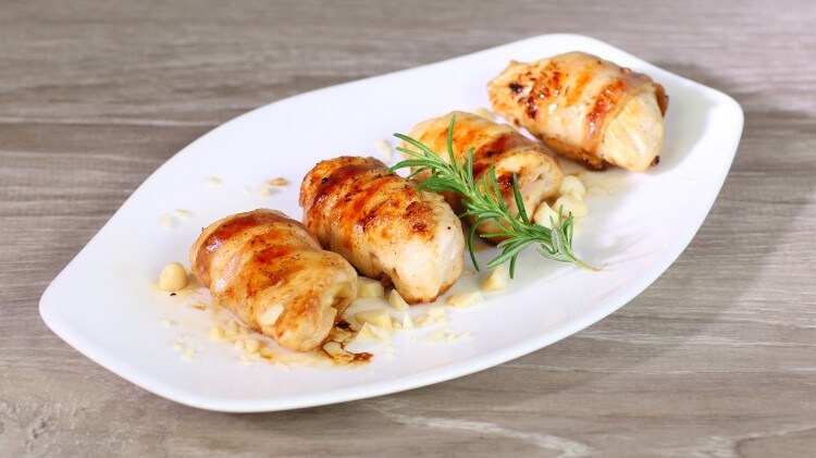 Triangoli di pollo alle mandorle
