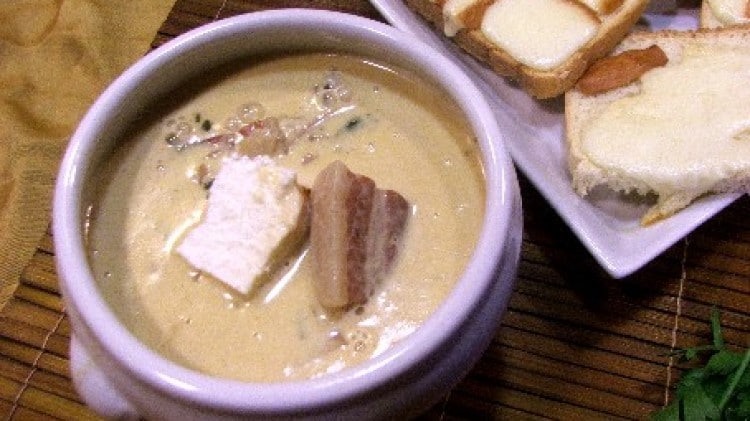 Zuppa piccante di funghi