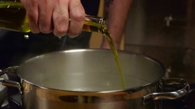 Tagliatelle con funghi e salsiccia