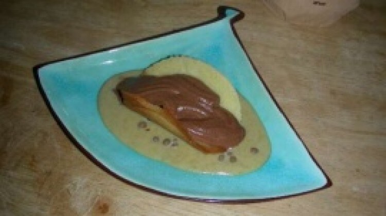 Cialde con crema di cioccolato al latte e lenticchie