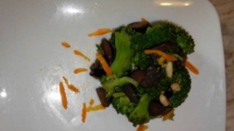 Broccoletti ripassati con olive, aglio, pinoli e arance