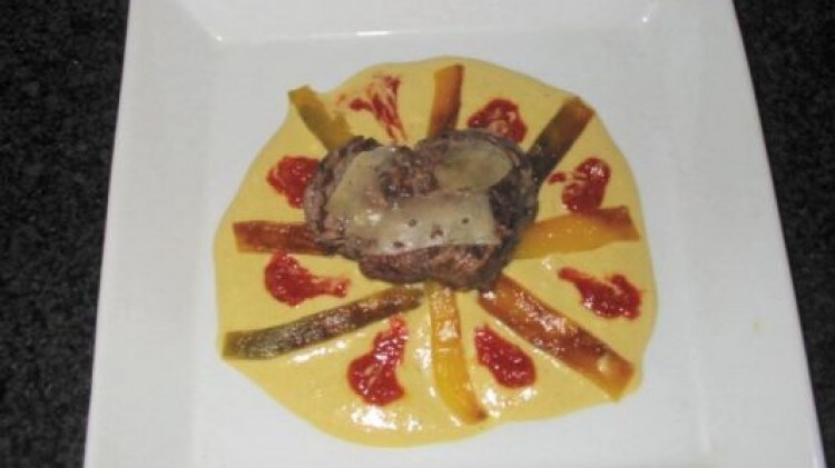 Filetto su crema di yogurt al naturale e peperoni dolci