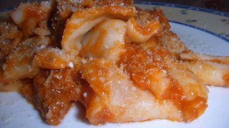 Abbracci di pane al sugo di pomodoro e carne