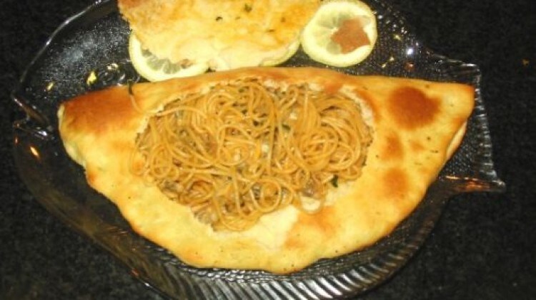 Calzone di spaghetti alle vongole