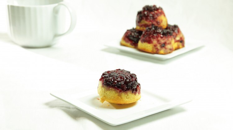 Muffins sottosopra alla salsa di mirtilli