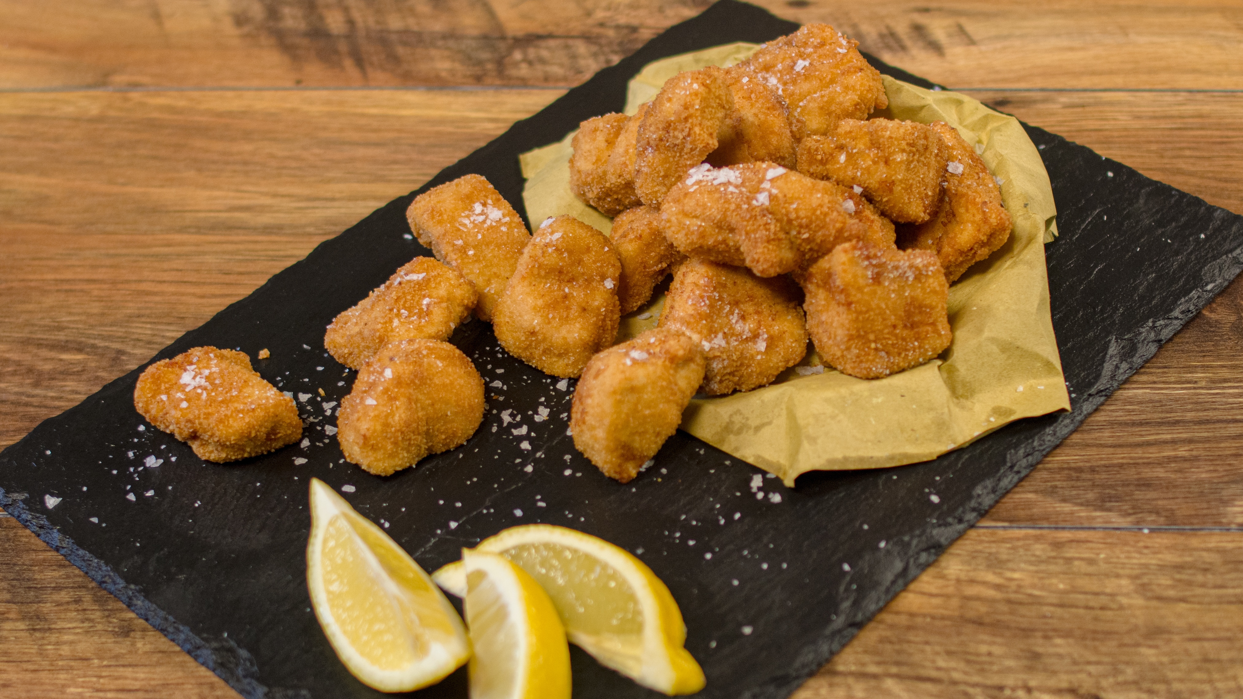 Petto di pollo al burro e limone, facile da preparare e non richiede  ingredienti costosi