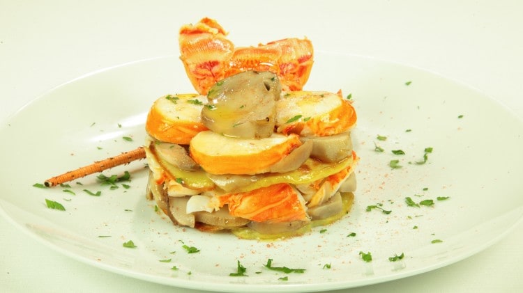 Millefoglie di patate, porcini e aragosta