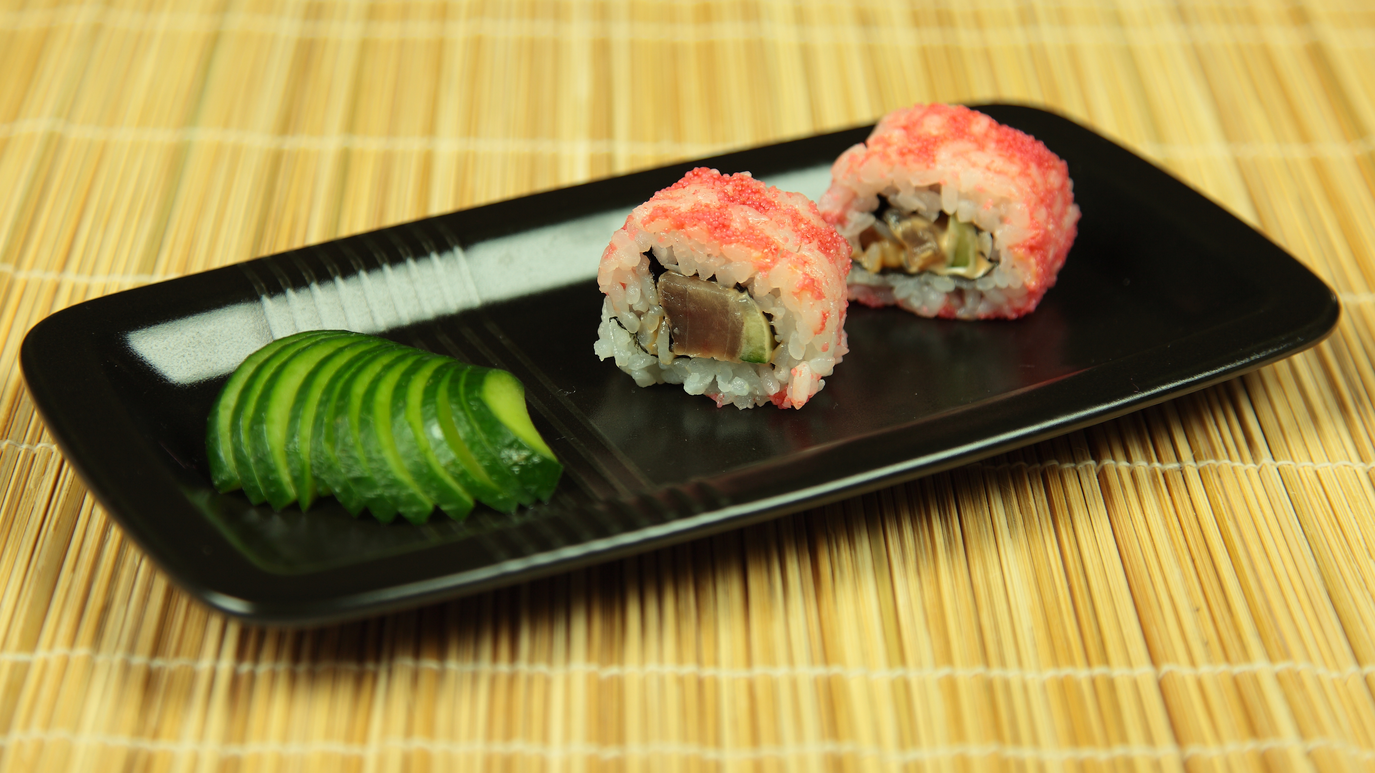 Uramaki, scopri come cucinare in casa questi deliziosi bocconcini