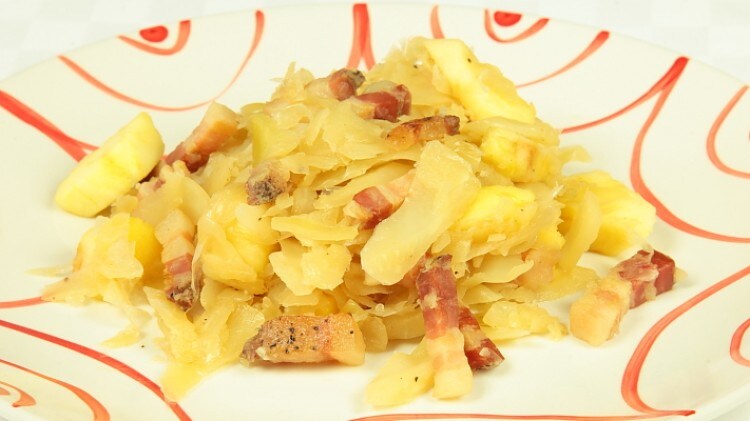 Baltiyskaya Kapusta Cavolo baltico con pancetta e mele