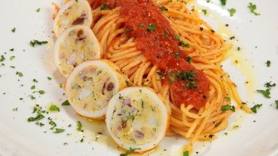 Spaghetti al sugo di calamari ripieni