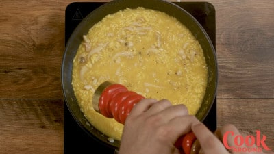 Risotto allo zafferano con seppie e pachino | Cookaround