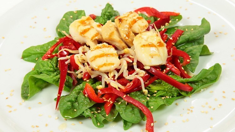 Insalata di capesante e spinaci