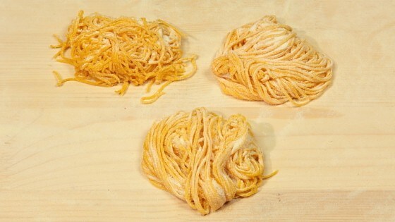 Tagliolini all'uovo con la sfogliatrice