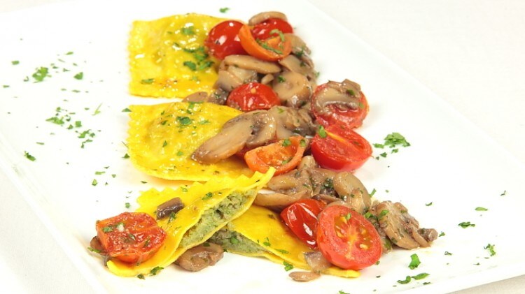 Ravioli broccoli e salsiccia saltati con champignon