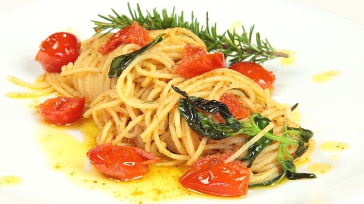 Spaghettini pomodorini basilico timo e rismarino