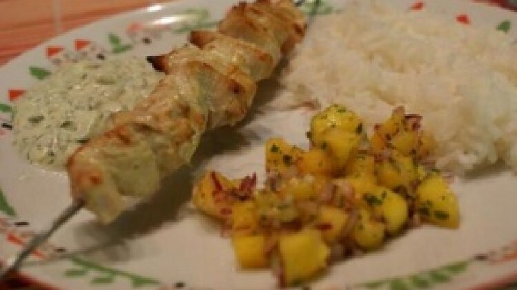 Spiedini di pollo con insalata di mango