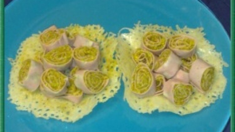 Girandole di mortadella e pistacchi in cestelli di parmigiano